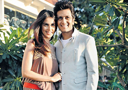 Riteish-Genelia are committed professionals first: Kumar Taurani